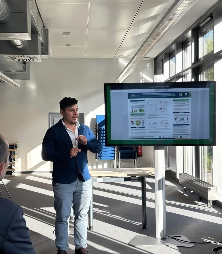 10 Oct_13 EAAE Luis Presenting